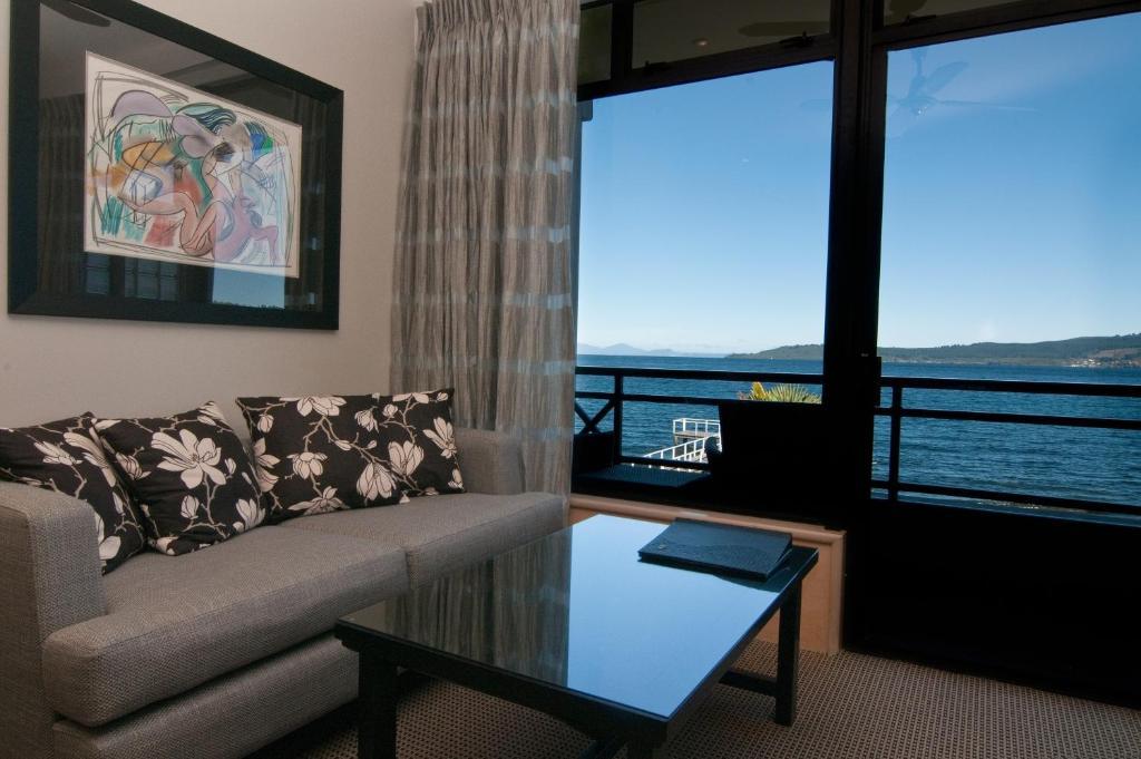 Junior King Suite,125309955:JPEG